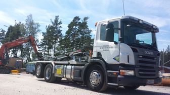 Kuljetus Karttusen vaihtolavakuorma-auto